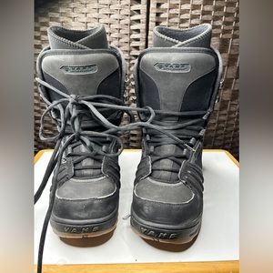 Vans World Traveler Millennium 03/04 Snowboard Boots US Men's Size 9